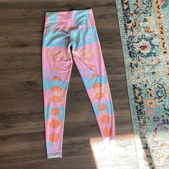 Teeki Leggings Size Small (S) - Picture 4 of 6